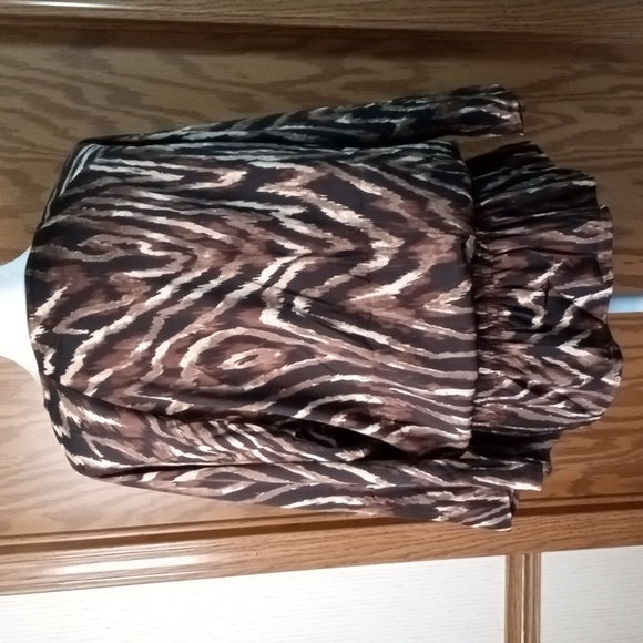 Chico's Black and White Graphic 3/4 Sleeve Blouse, Contemporary, Classic, Artsy - Picture 7 of 8